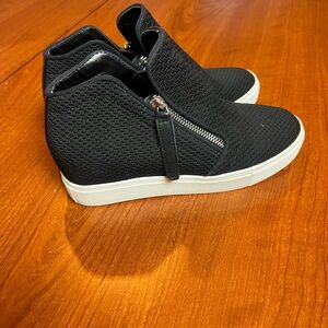 Steve Madden women’s black booties